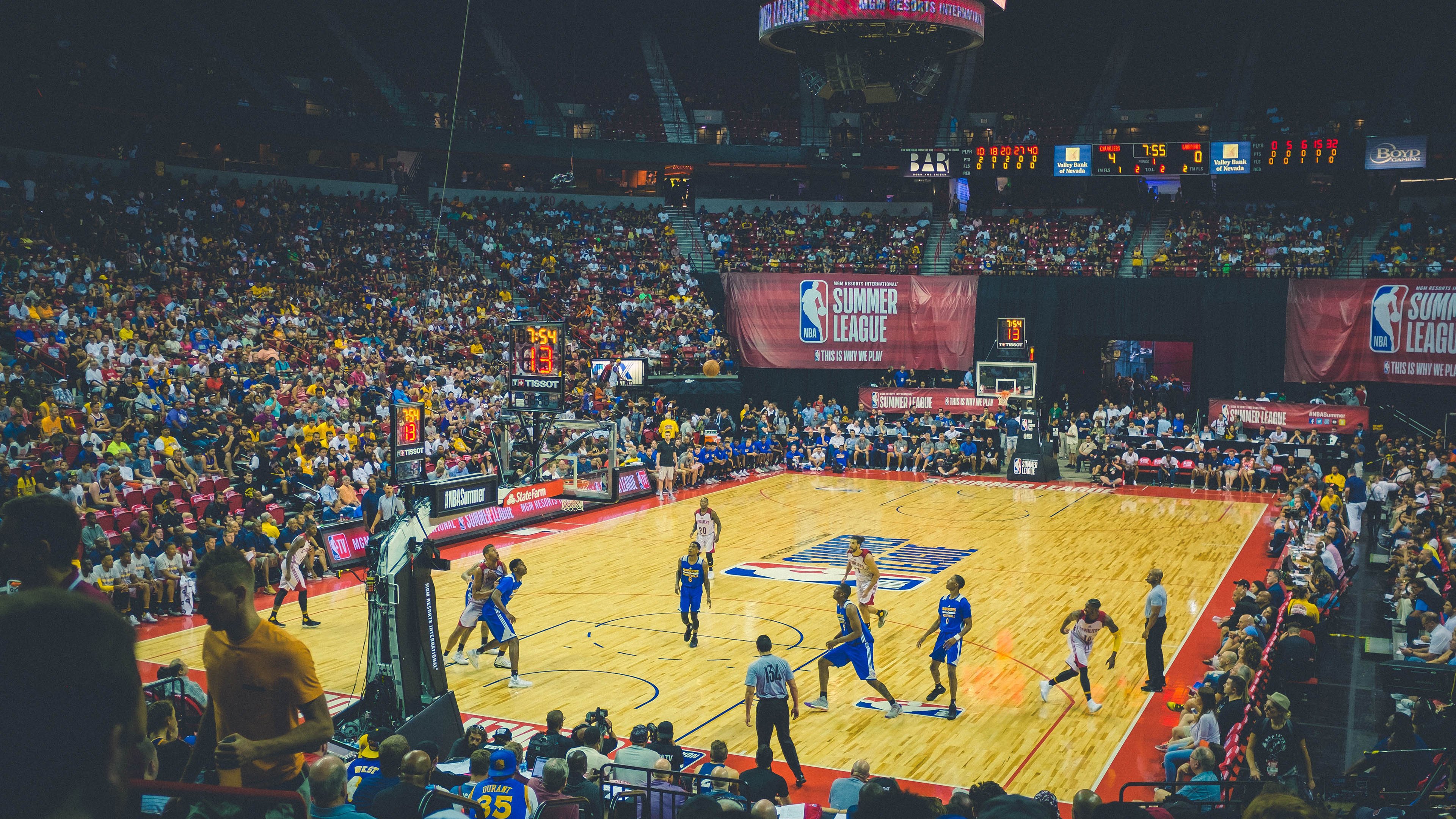 德甲创新战术层出不穷，精彩场面层见叠出，德甲模式