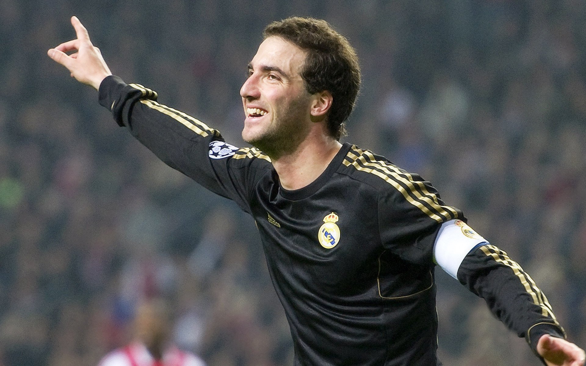 技惊四座！阿根廷中场长传助攻破门，阿根廷中场球员