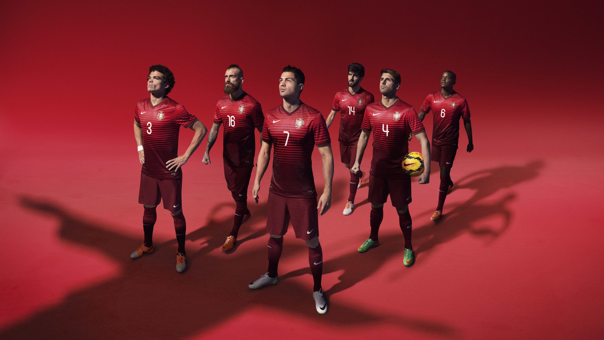 比利时马术队在2024年欧洲三项赛锦标赛中以“Team Spirit”马匹获得团体银牌,展现强大实力。